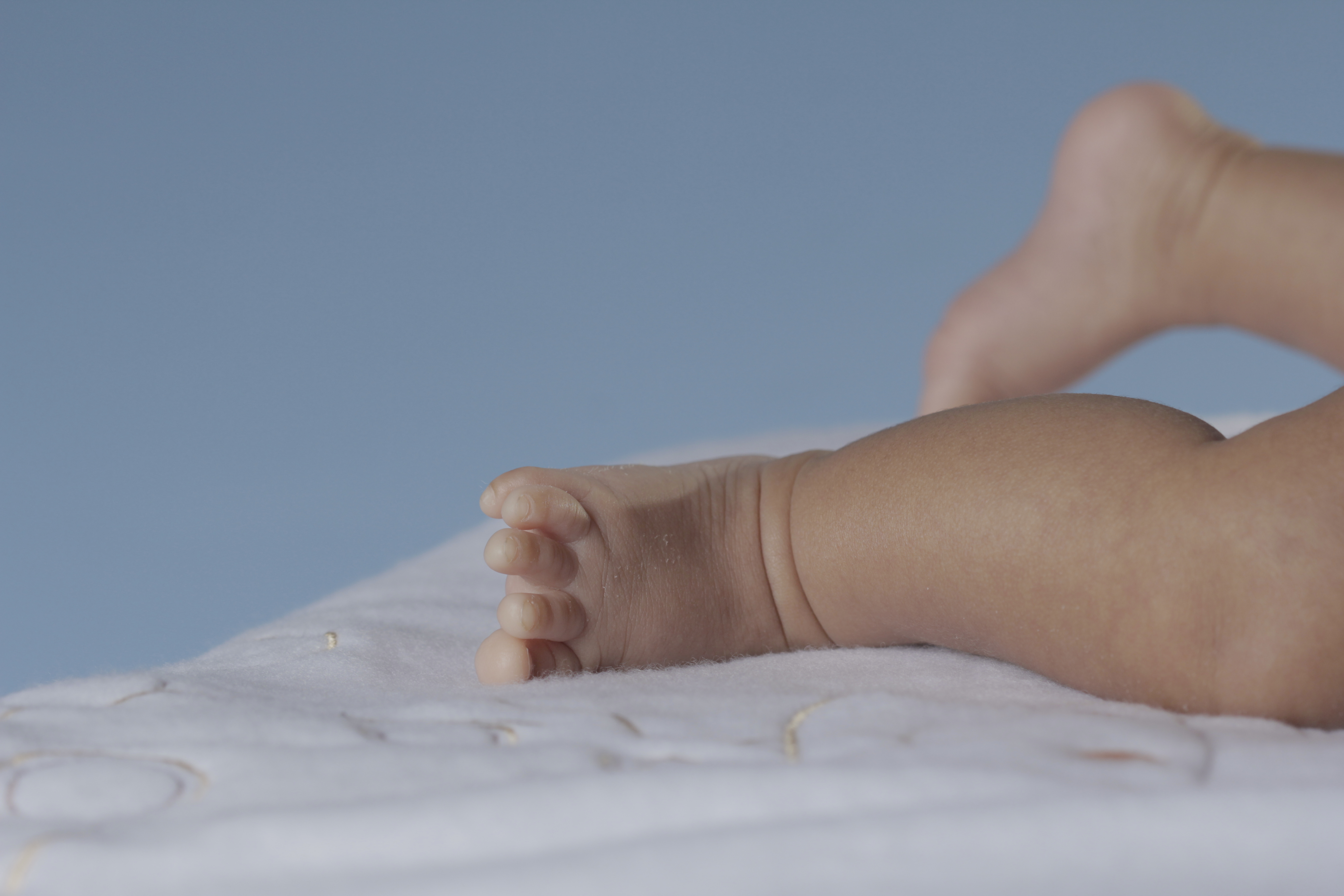 pies-del-hijo-de-la-pareja-transexual-diane-rodriguez-y-fernando-machado-en-el-que-el-hombre-quedo-embarazado