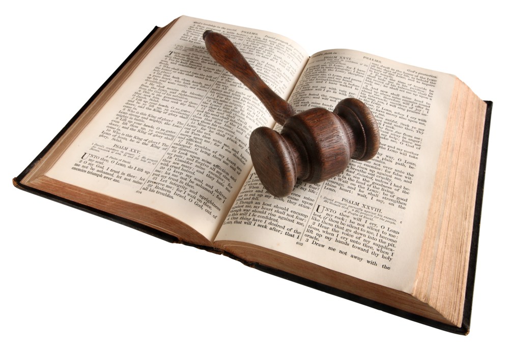 GLBTI denuncia a juez por citar Biblia.-Siluetax-DianeRodriguez