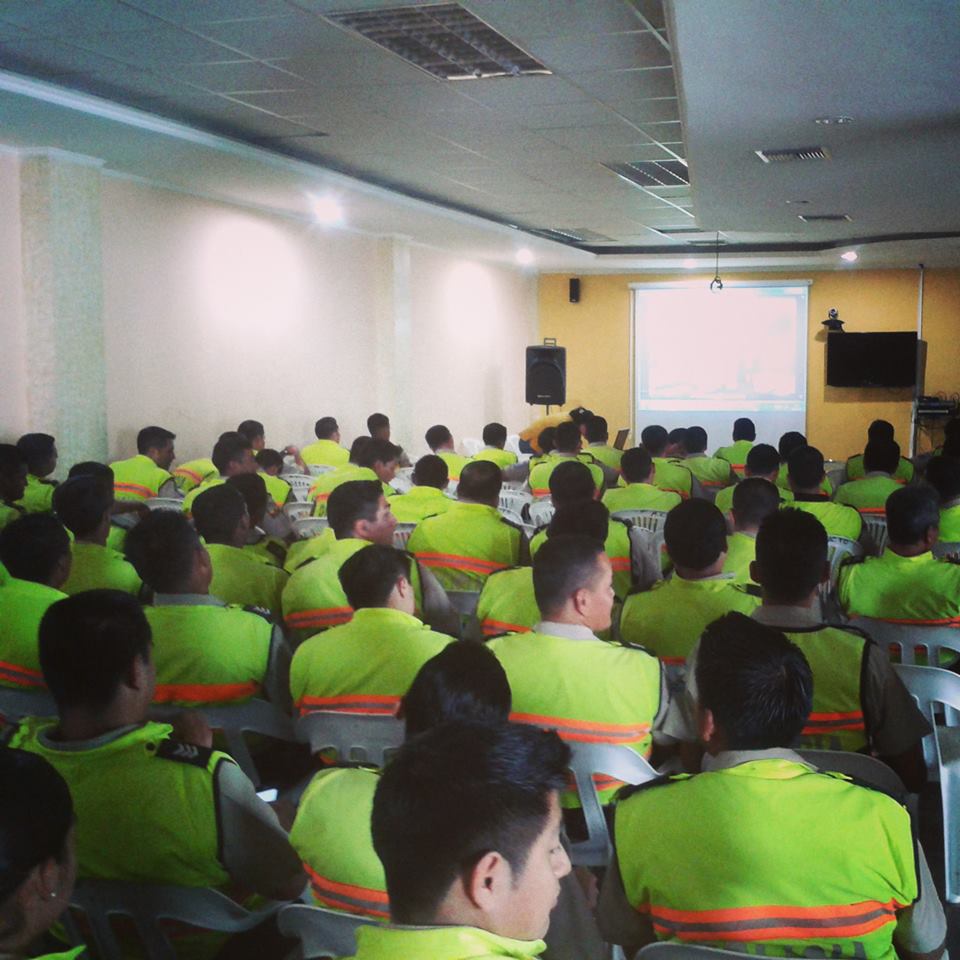 Charlas LGBTI a la policia nacional por Silueta X- Diane Rodriguez (2)