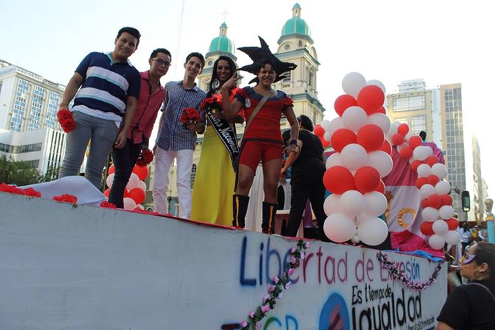 Orgullo LGBT Gay Ecuador Guayaquil 2015 - Asociación Silueta X (151)