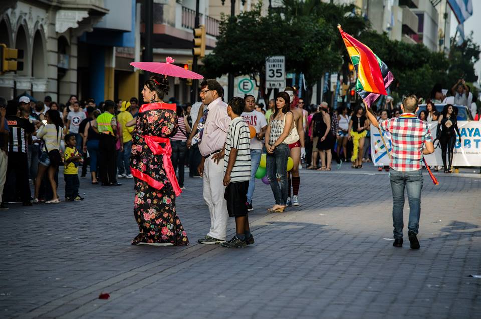 Orgullo LGBT Gay Ecuador Guayaquil 2015 - Asociación Silueta X (162)