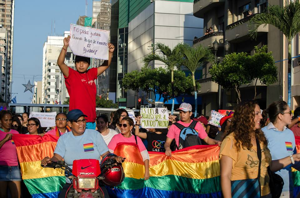 Orgullo LGBT Gay Ecuador Guayaquil 2015 - Asociación Silueta X (165)