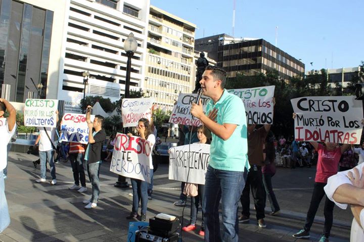Orgullo LGBT Gay Ecuador Guayaquil 2015 - Asociación Silueta X (28)