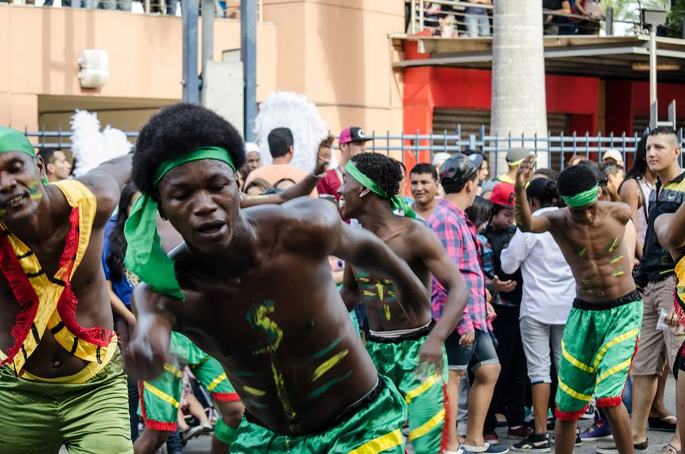 Orgullo LGBT Gay Ecuador Guayaquil 2015 - Asociación Silueta X (62)