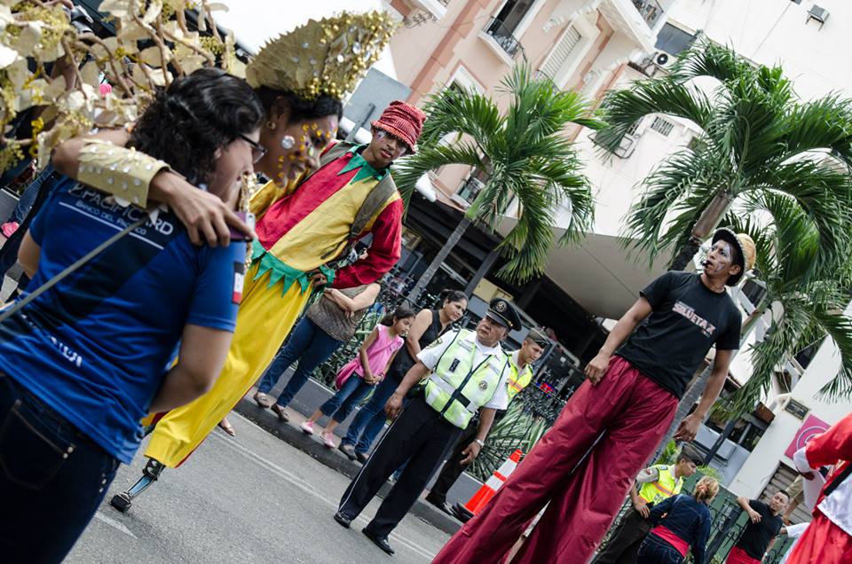 Orgullo LGBT Gay Ecuador Guayaquil 2015 - Asociación Silueta X (76)