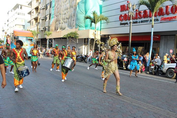 Orgullo LGBT Gay Ecuador Guayaquil 2015 - Asociación Silueta X con Diane Rodríguez DianeRodriguezz  (38)