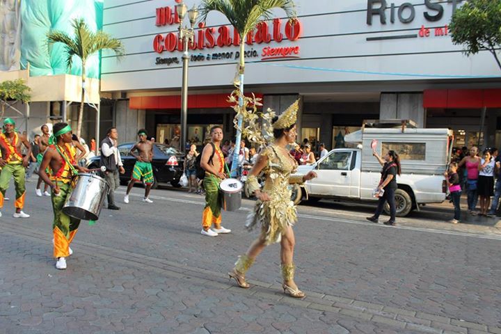 Orgullo LGBT Gay Ecuador Guayaquil 2015 - Asociación Silueta X con Diane Rodríguez DianeRodriguezz  (4)
