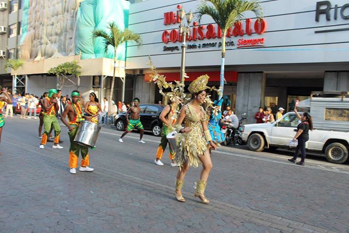 Orgullo LGBT Gay Ecuador Guayaquil 2015 - Asociación Silueta X con Diane Rodríguez DianeRodriguezz  (43)