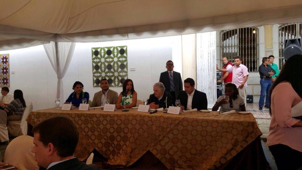 federacion-jovenes-lgbt-ecuador-en-almuerzo-con-jose-pepe-mujica-ex-presidente-de-uruguay
