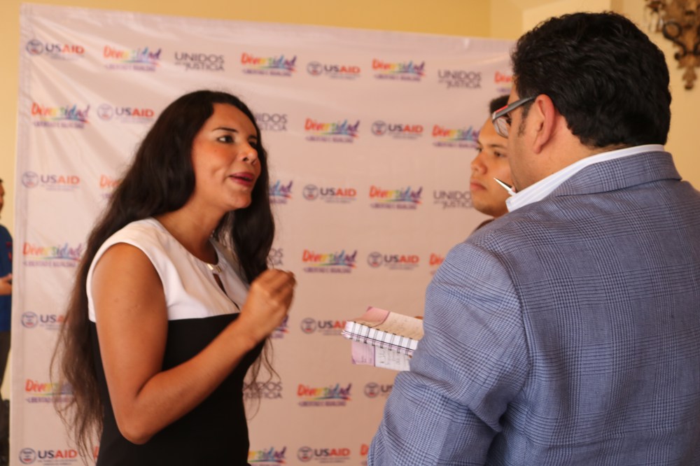 defensora de derechos humanos y activista transgenero diane rodriguez en el foro de diversidad en honduras lgbt (3)